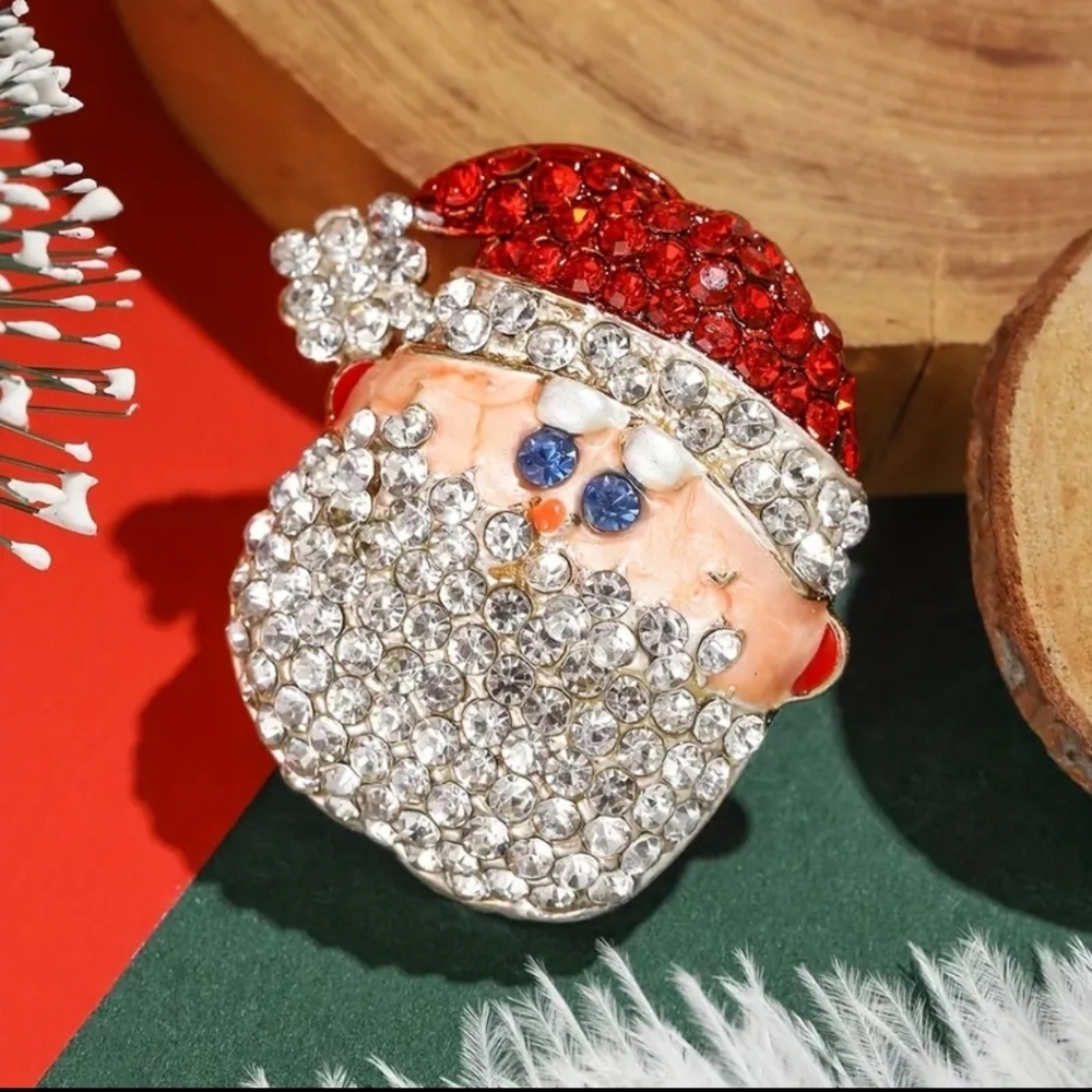 New! Retro-style Santa Claus Christmas brooch pin for scarves.